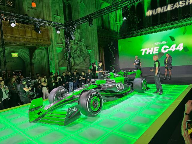 开云入口-周冠宇2024赛车C44惊艳问世 旨在发挥最大潜能