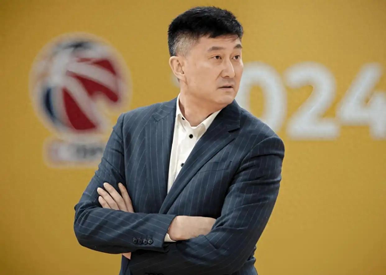 开云入口-广东备战京粤大战G3！徐杰3分神准胡明轩玩拉杆，崔永熙空接暴扣